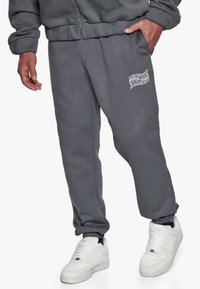 Dropsize HEAVY MIRRORED LOGO JOGGER - Tracksuit bottoms - grey