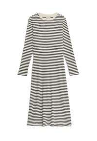 Robe à manches longues avec des rayures zigzag crème et marine, décolleté rond, silhouette fluide et texture de tissu douce.