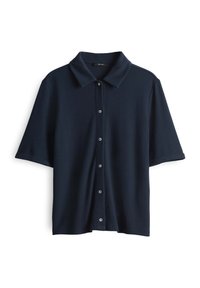 Polo a maniche corte di colore navy realizzato in tessuto morbido, caratterizzato da un colletto, chiusura con bottoni e una vestibilità comoda. Texture liscia con un leggero effetto lucido.