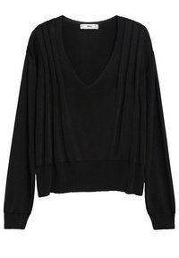 Pull noir en tricot avec col en V, manches longues et coupe décontractée. Présente un détail côtelé vertical sur le devant.