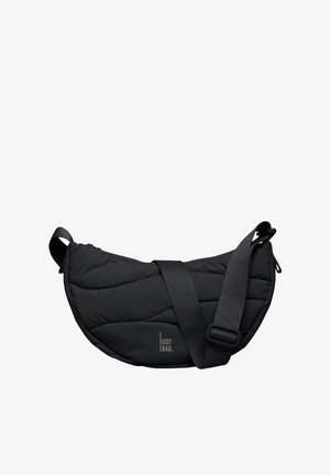 Borsa a tracolla nera, imbottita e dalla forma curvata, dotata di una larga tracolla regolabile e di un logo del brand discreto. Texture liscia con motivo trapuntato.