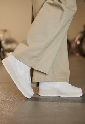 Höga sneakers - beige