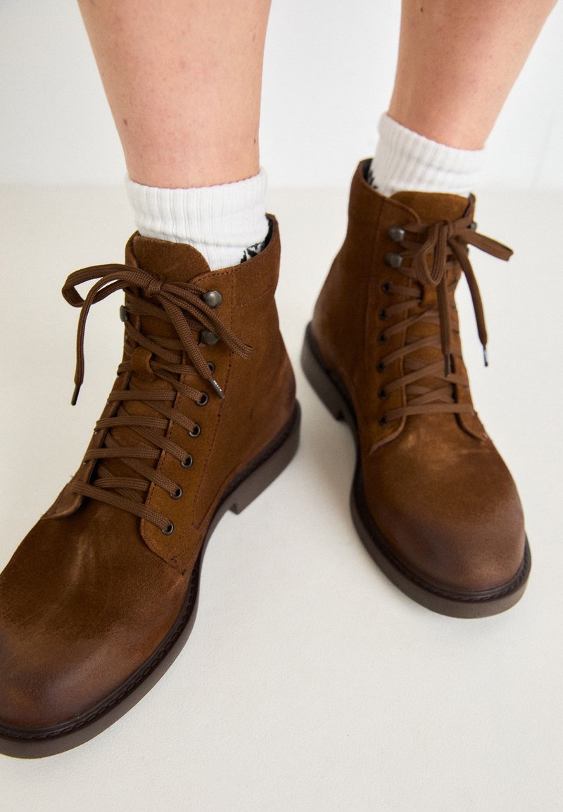 Zapatillas Levis Hombre Botas Levi's Amos Gamuza Vaquera Para