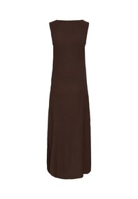 Robe marron foncé sans manches, longueur cheville, coupe droite et texture de tissu douce, vue de dos sur fond blanc.