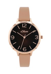 Roze gouden horloge met een zwart wijzerplaat, grote rosegouden cijfers en een beige leren band. Heeft een eenvoudig, rond ontwerp en een kroon.
