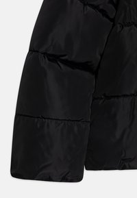 Guess JUNIOR HOODED PADDED PUFFER - Zimska jakna - jet black