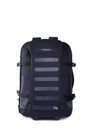 Sac à dos Hedgren bleu foncé avec plusieurs sangles horizontales, boucles latérales, poches en filet et bretelles rembourrées sur fond blanc.