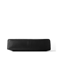 Coussin rectangulaire en cuir noir avec couture visible, présenté de côté sur fond blanc.
