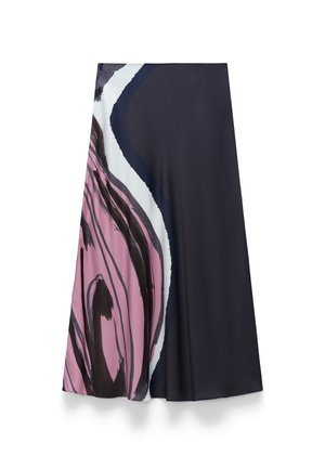 Een knielange rok met een zwart- en roze abstract patroon op een donkerblauwe achtergrond, gemaakt van een gladde stof met een vloeiende pasvorm.