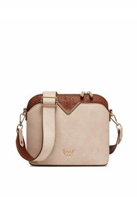 Beige Leder Umhängetasche mit einer strukturierten braunen Oberseite, goldenen Akzenten, verstellbarem Riemen und einem markanten Zickzackdesign auf der Vorderseite.