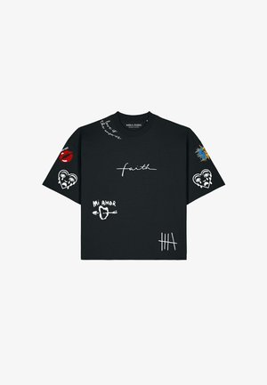 Mira Paris, TATTOO BRUTAL OVERSIZED BOXY TEE 26 UNISEX - T-shirt con stampa - black