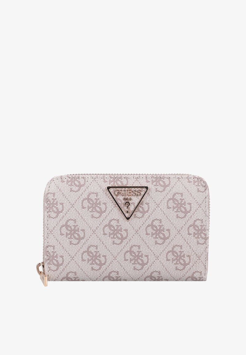 Lichtroze portemonnee gemaakt van gestructureerd materiaal, met een diamantpatroon en een opvallende driehoekige logoplaat met metalen accenten.