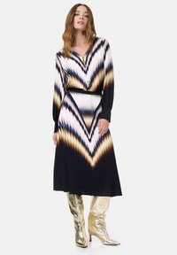 Taifun WEIT MIT MIDI PRINT - A-Linien-Rock - offwhite gemustert
