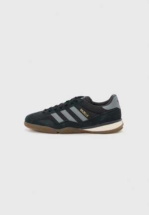 GAZELLE SALA UNISEX - Αθλητικά παπούτσια - core black/grey three/gum