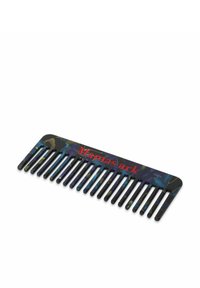 Plasticen kam met een gemarmerd ontwerp in blauwe en groene tinten. Tekst "Mamasark" in het rood over het midden. Smalle tanden voor styling.