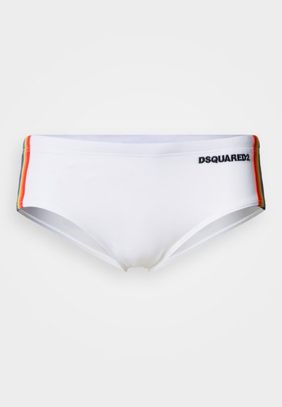 Weiße Badehose mit einem mehrfarbigen gestreiften Bund und dem eingestickten "DSQUARED2"-Logo an der Seite. Glatter, elastischer Stoff.