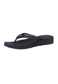 Chanclas negras con suela de tejido texturizado, que presentan una delgada correa plana y un diseño de punta abierta. Aptas para un uso casual.