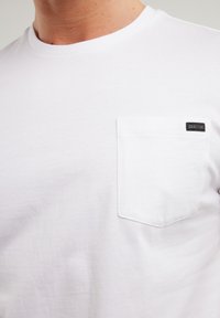 Big Star CARBON - Lihtne T-särk - weiß