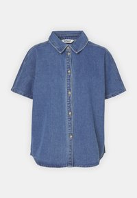 Korte ermer denimskjorte i lys blå, med spiss krage, knapp foran og buet nederkant. Laget av et mykt, teksturert stoff.