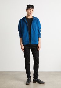 BOSS SAGGY - Tröja med dragkedja - open blue