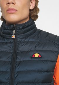 Ellesse BARDY GILET - Colete - navy