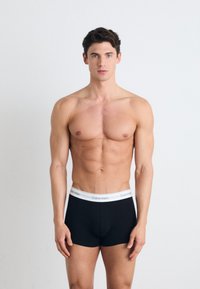 Calvin Klein Underwear TRUNK 5 PACK MODERN COTTON - Calzoncillos - black/white