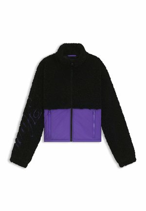 Giacca in pile nera con la parte inferiore in nylon viola. Presenta un colletto alto e tasche con zip. Parte superiore texturizzata con un fondo elegante e liscio.
