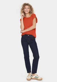 Saint Tropez ADELIASZ - Paprasti marškinėliai - tigerlily