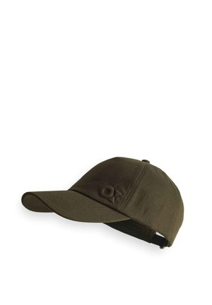 Casquette de baseball vert olive foncé avec logo "OR" brodé sur le devant et sangle ajustable à l'arrière, exposée sur fond blanc.