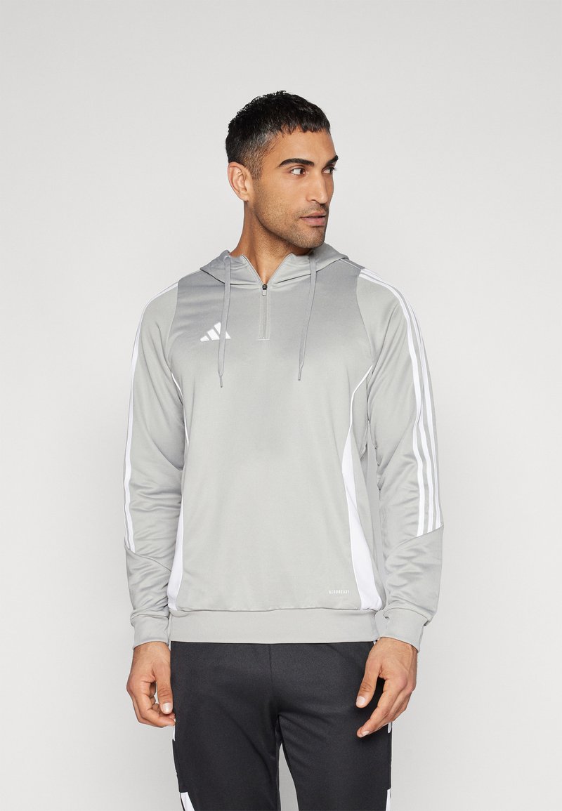 Grijze hoodie gemaakt van gladde stof. Heeft witte zijkanten en strepen, met een ritskraag en een subtiele logodetail.