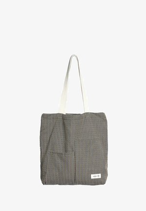 Bolsa de tela a rayas con dos bolsillos frontales y asas blancas para el hombro, con una pequeña etiqueta "orgánica" en la esquina inferior derecha.