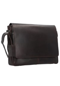 Borsa a tracolla in pelle marrone con chiusura a pattina, tracolla regolabile e una texture liscia. Caratterizzata da un sottile marchio laterale.
