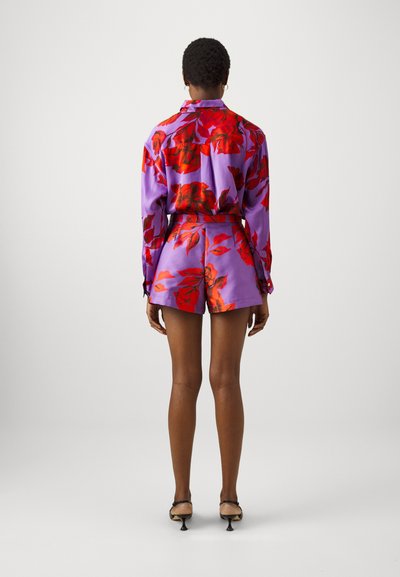 Purple floral shirt and shorts in satin fabric, featuring large red rose patterns. Tailored fit with pointed collar and button cuffs.