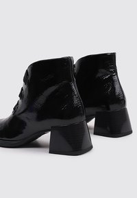 Hispanitas Botines con plataforma - black