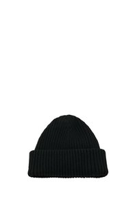 Gorro negro de punto acanalado con puño doblado, que muestra un patrón texturizado y parte superior redondeada, adecuado para usar en clima frío.