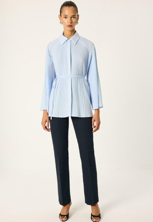 Touché Privé, SHIRT WITH POCKETS - Πουκαμίσα με κουμπιά - blue
