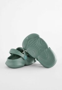 Next REGULAR FIT - Træsko - sage green