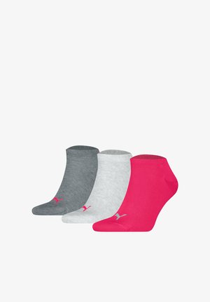 Drie paar enkelsokken: grijs, wit en roze. Gemaakt van gladde stof met geribbelde textuur, met een klein logo op de boorden.