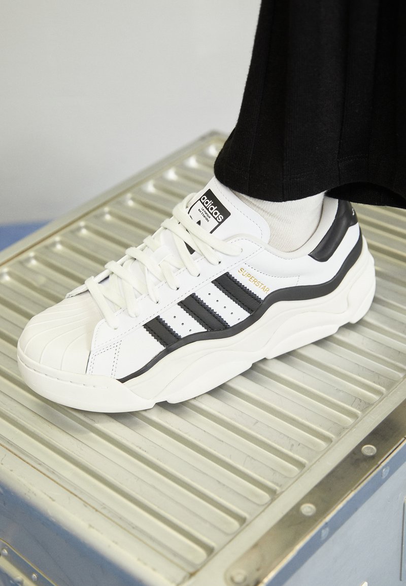 adidas Originals SUPERSTAR - Sneakers basse - footwear white/core black ...