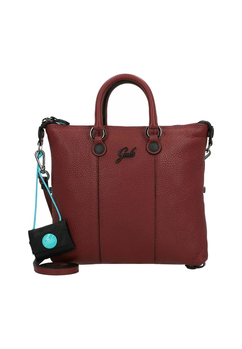Sac à main en cuir rouge avec surface texturée, deux poignées supérieures, bandoulière amovible et une étiquette noire avec un logo bleu attaché.