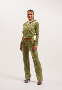 Juicy Couture TINA - Treniņtērpa apakšdaļas - mosstone