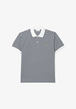 Polo a righe navy e bianche, con colletto classico, maniche corte e un piccolo logo ricamato sul petto. Tessuto in misto cotone.