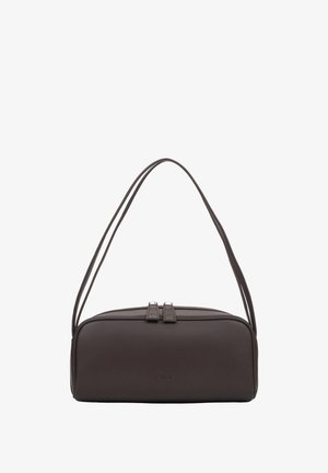 Sac bandoulière rectangulaire en cuir marron foncé avec fermeture à double fermeture éclair et fines doubles anses.