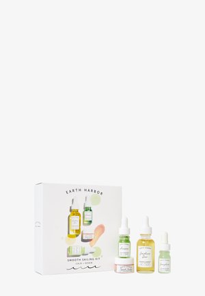 SMOOTH SAILING KIT - Skincare set - -