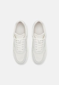 Calvin Klein LACE UP - Sneakers basse - triple white