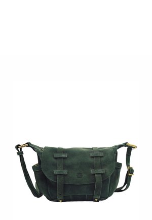 Sac à bandoulière en daim vert foncé avec sangle réglable, fermeture à rabat et sangles décoratives. Comprend des accents en métal doré.