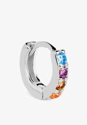 Sølv hoop ørering med en sidelæns række af blå, pink og orange funkende sten; glat, poleret finish med rundede kanter.