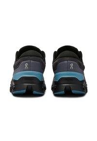On CLOUDSTRATUS 3 - Road running shoes - metal   wisteria