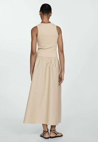 Mango Abito in maglia - sand