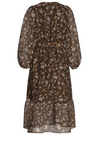 Robe fleurie marron avec des manches longues bouffantes, une taille cintrée et une jupe échelonnée avec une texture transparente et des accents floraux bleus.